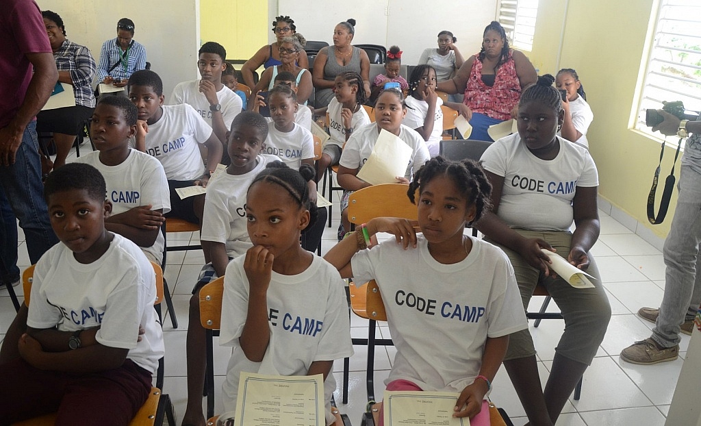 20 Colihaut Students Create Mobile Apps within 14 Days of Learning to