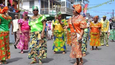 Independence in Streets