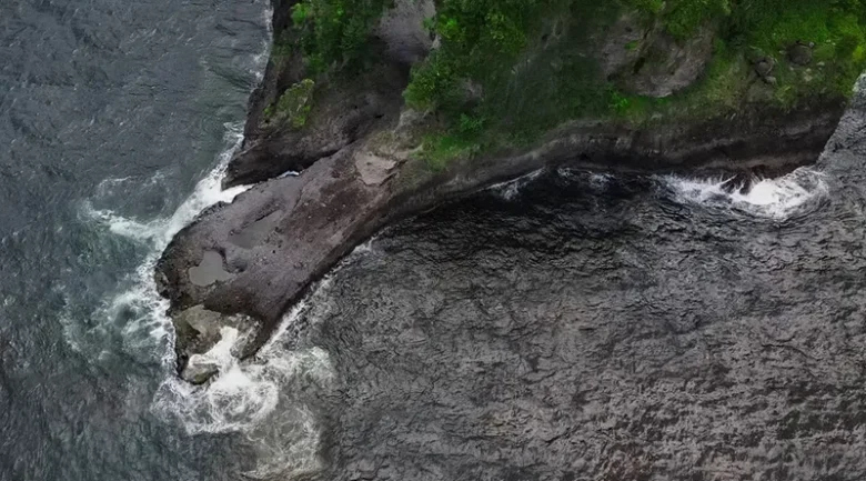 Glassy Pool: Scenic Escape