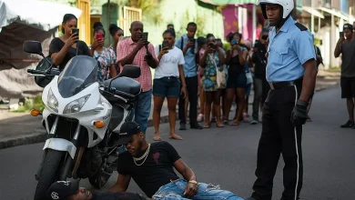 Crime Roseau Polcie Guys on the Street People Taking Pictures